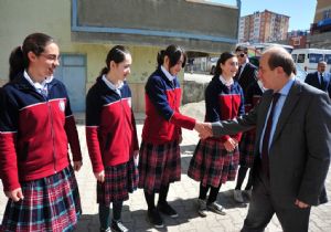 Öztürk öğrencileri kutladı